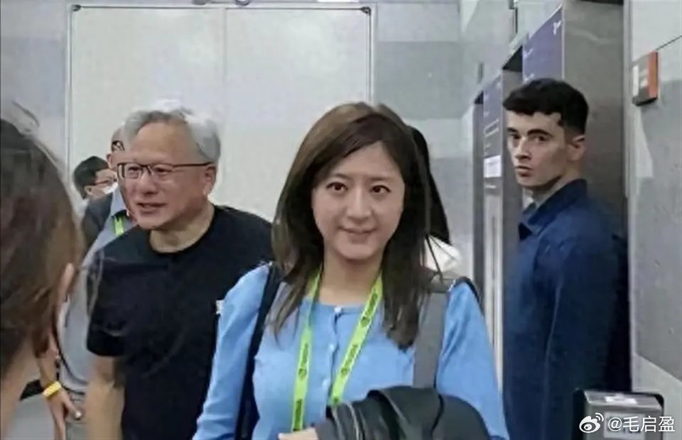英伟达财报今晚揭晓，市场预期Q2营收922亿美元，股价先跌1%。年年如此，财报好
