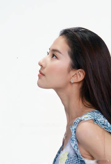 16岁的刘亦菲已是大美女完成体刘亦菲16岁就这么漂亮了刘亦菲 16 岁旧照出圈，