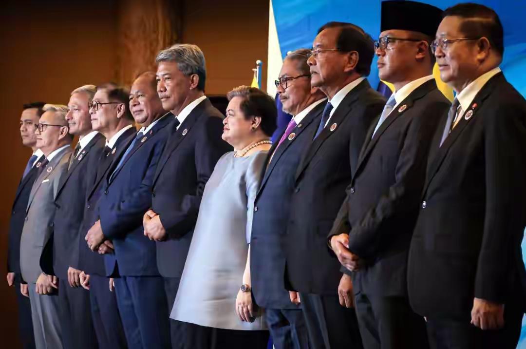 本轮泰柬冲突爆发后，美国总统特朗普分别与泰国和柬埔寨通电话，要求他们立即停火，否