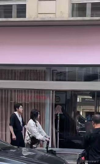 李佳琦最早知道尚雯婕的伤是骨折 巴黎合伙人的双向温柔！尚雯婕隐瞒骨折怕人担心，李