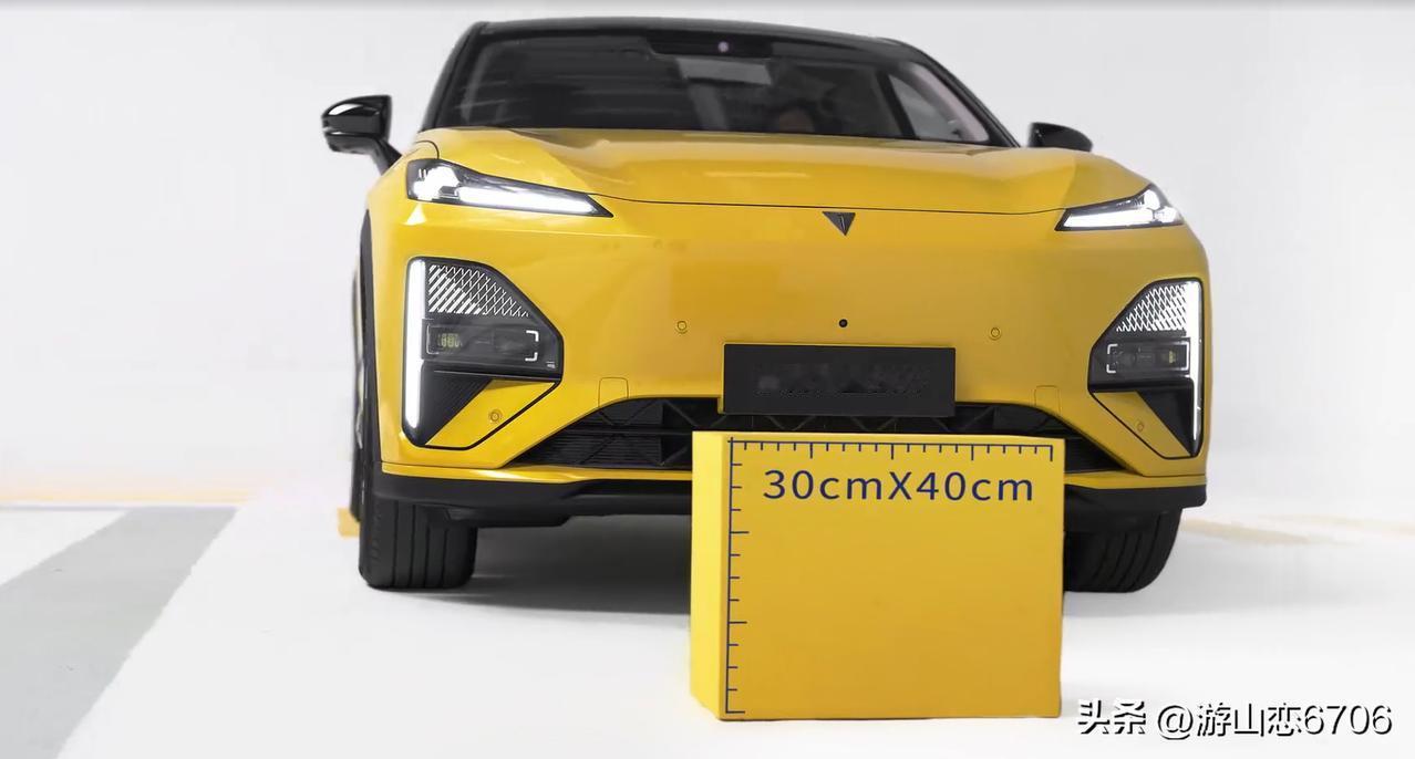 2026北京车展这8款新车不容错过：
1、智己LS8在北京车展正式亮相。
2、A