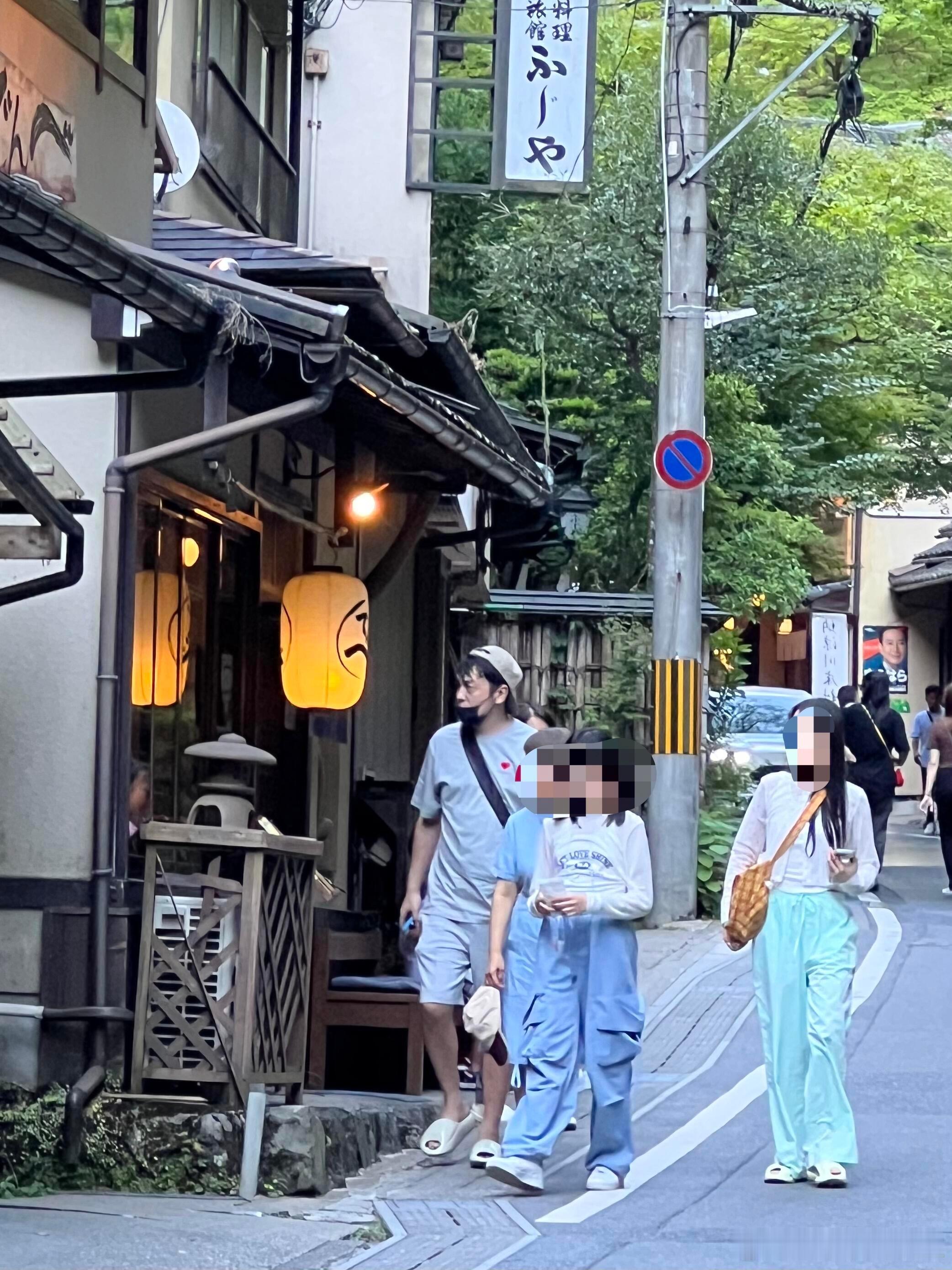 #日本偶遇雷佳音一家##雷佳音一家日本度假# 日本偶遇雷佳音一家，12岁女儿长高