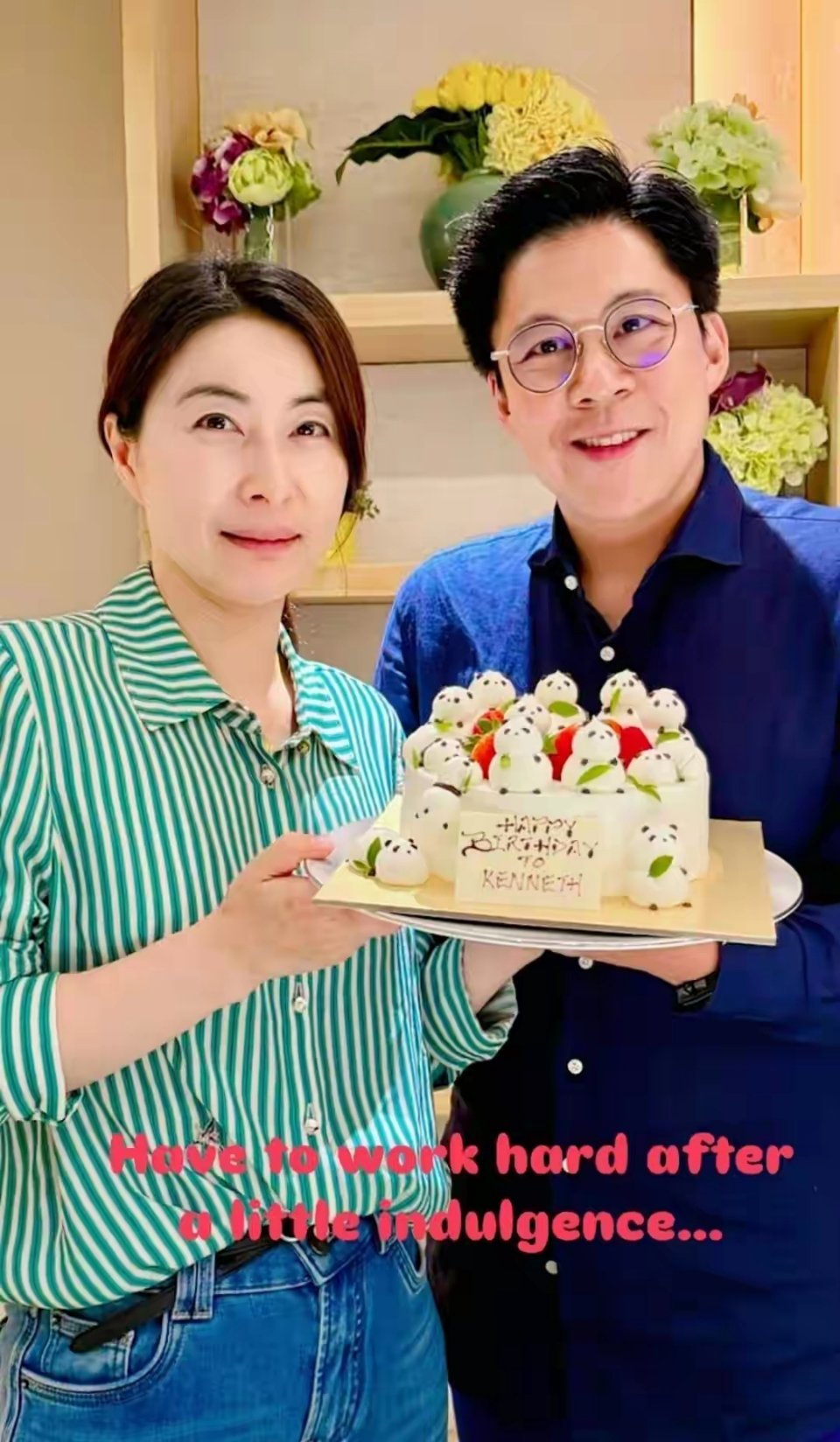 霍啟剛47歲生日曬郭晶晶手捧蛋糕甜蜜合照：感恩一路有你 