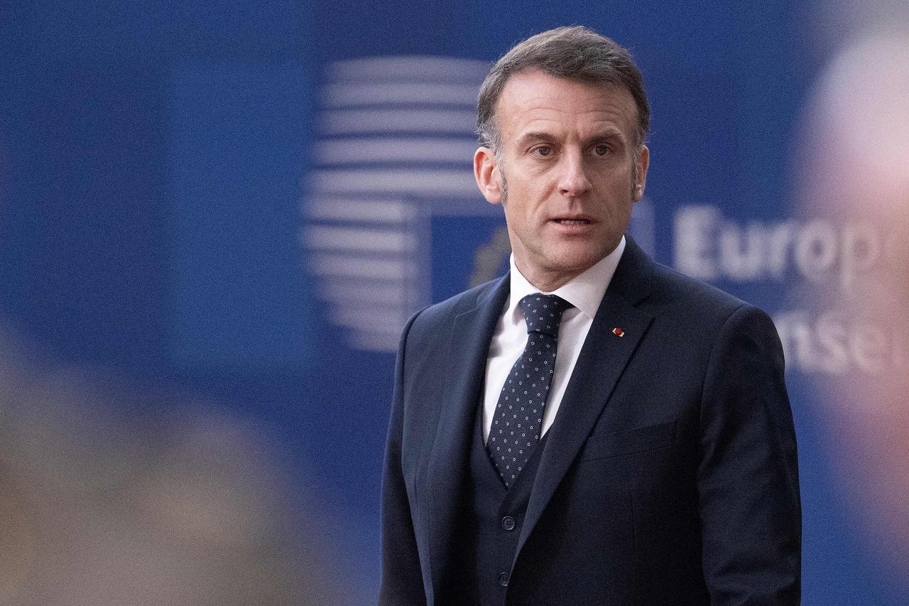 美国霸权风雨寒
树倒猢狲个个散
世界格局大洗牌
东风浩荡西风残

4月1日，法国