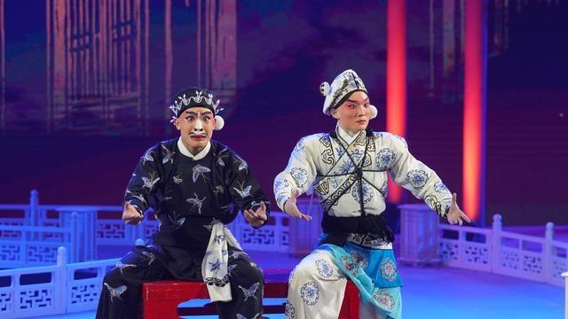 利欧股份跌停了。
盘面上压着密密麻麻的卖单。
那个挂出大卖单的投资者，在质问这种