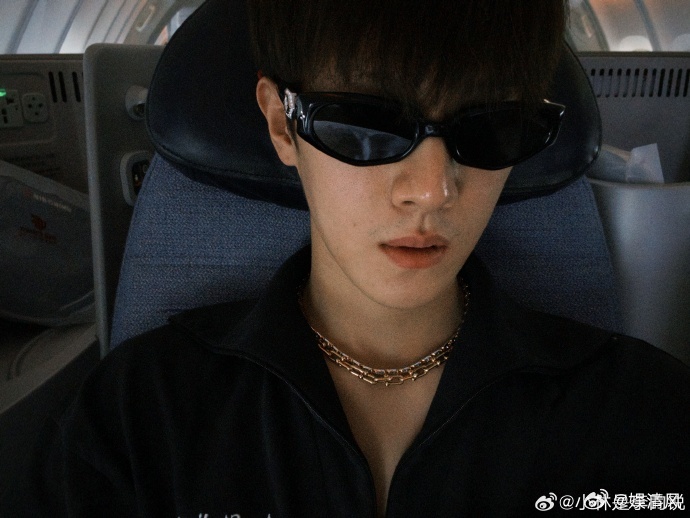 李昀锐今天是潮男随便一拍就是潮男模版来的，这个李昀锐还是太权威了 