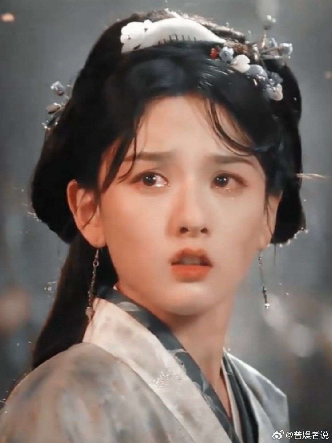 《折腰》里不仅有老太刘晓庆。 好美的宋祖儿，还有THE9的颜神孔雪儿，虽然只是客