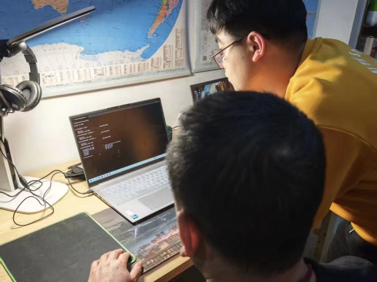 秦岭笑谈 暖冬义诊送服务 数字助老显温情——曲园学子志愿服务进社区大学生寒假社会