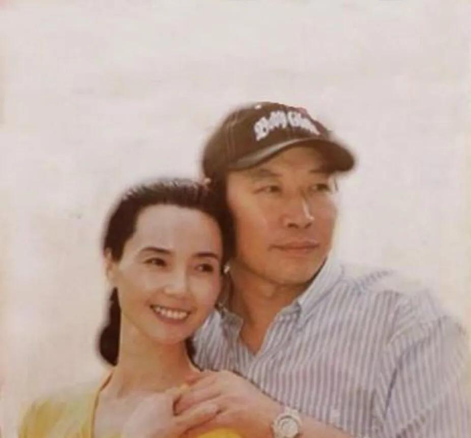 魏积安成名后，家里总是来很多亲戚，刚开始还好，可没多久妻子就说：“他们怎么什么事
