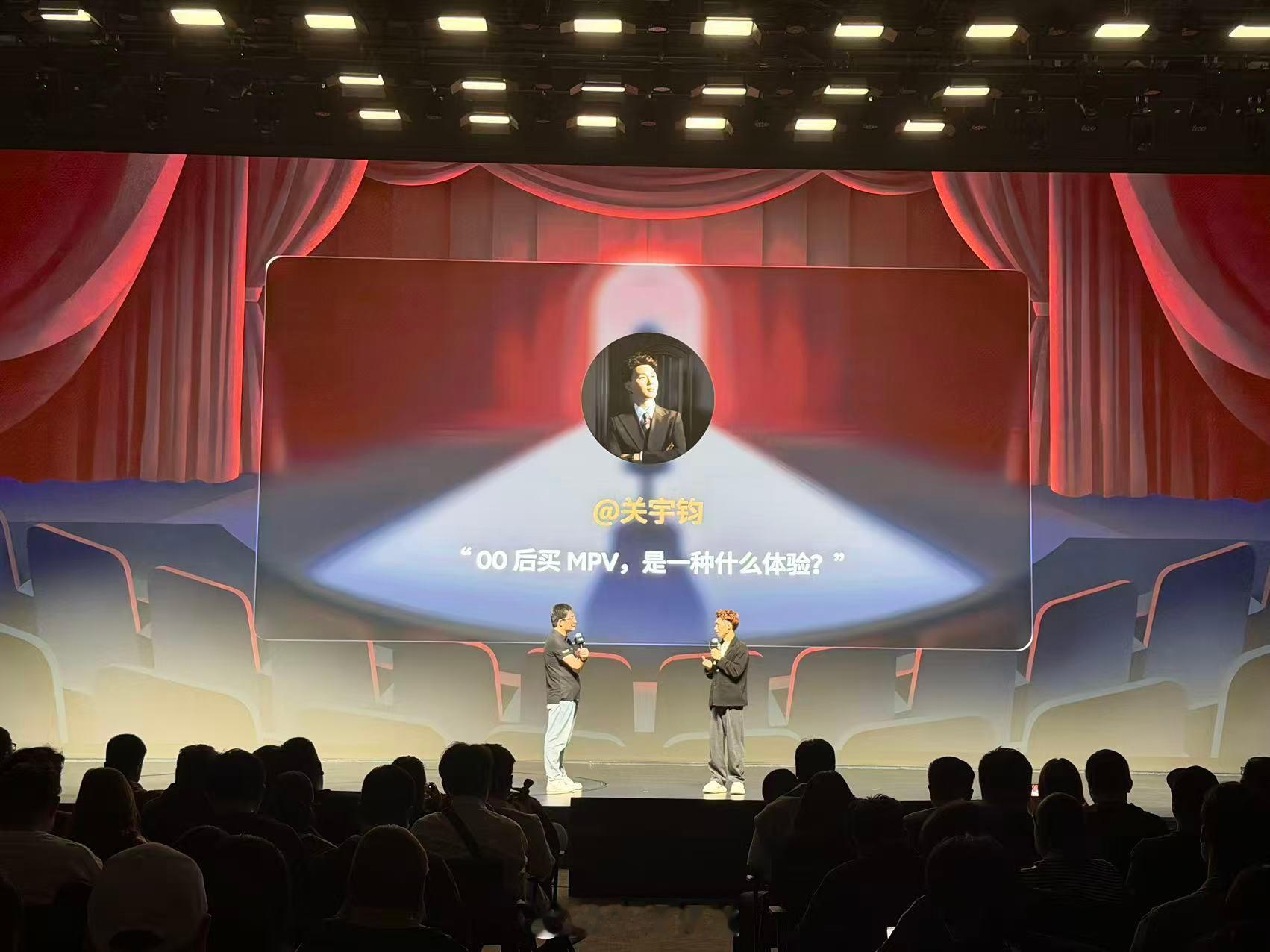 我以前想都没想过要买MPV，主要是因为外观。我一个二十多的年轻小伙，开上很多MP