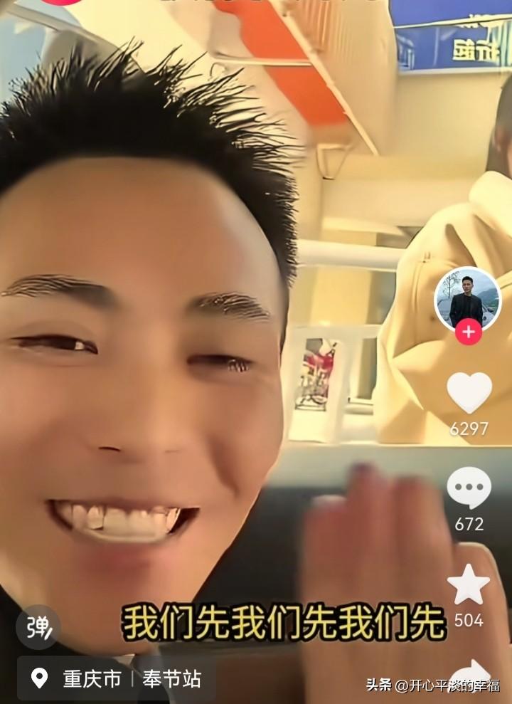 看着女儿，遥望前妻的小店，索图心痛。

索图没有下车去店里见小眼妹，但是却下车让
