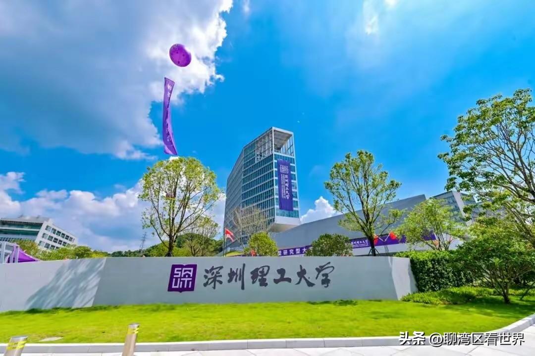 最近对于录取分数线超过部分985大学录取分数线的高校，有人称为统称为“984.5