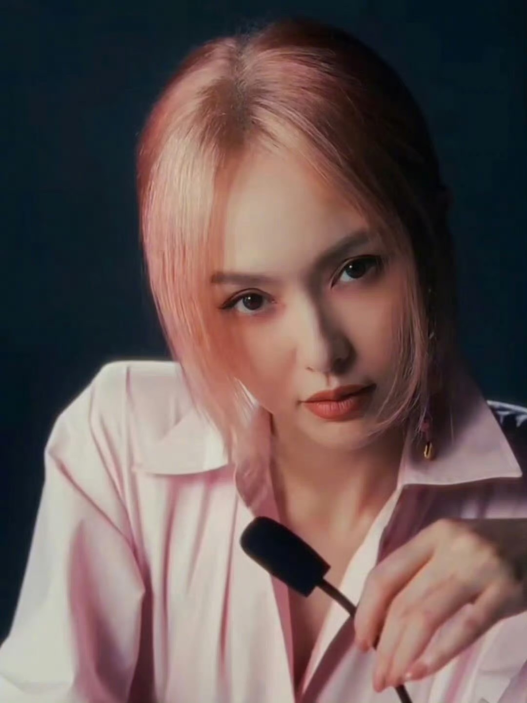 唐嫣  妈妈咪呀，竟然是粉发唐嫣。。。太减龄了，宛如少女粉发唐嫣