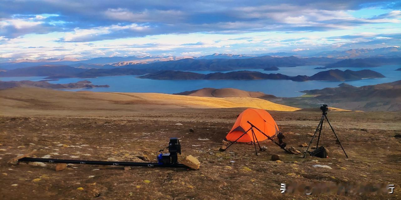 今天从海拔3600米的拉萨，直接干到海拔5185米的鲁日拉观景台，搭个帐篷都感觉