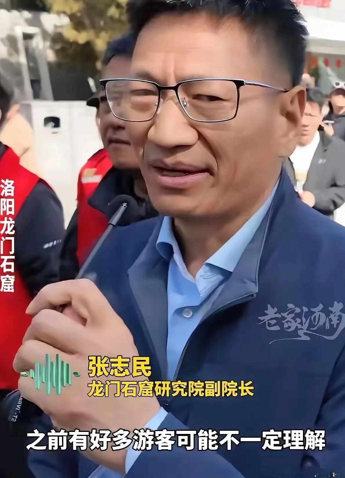 “这次特权搞的好！”严禁车辆进入的龙门石窟，竟然破例让几辆车开了进去！前面走路的
