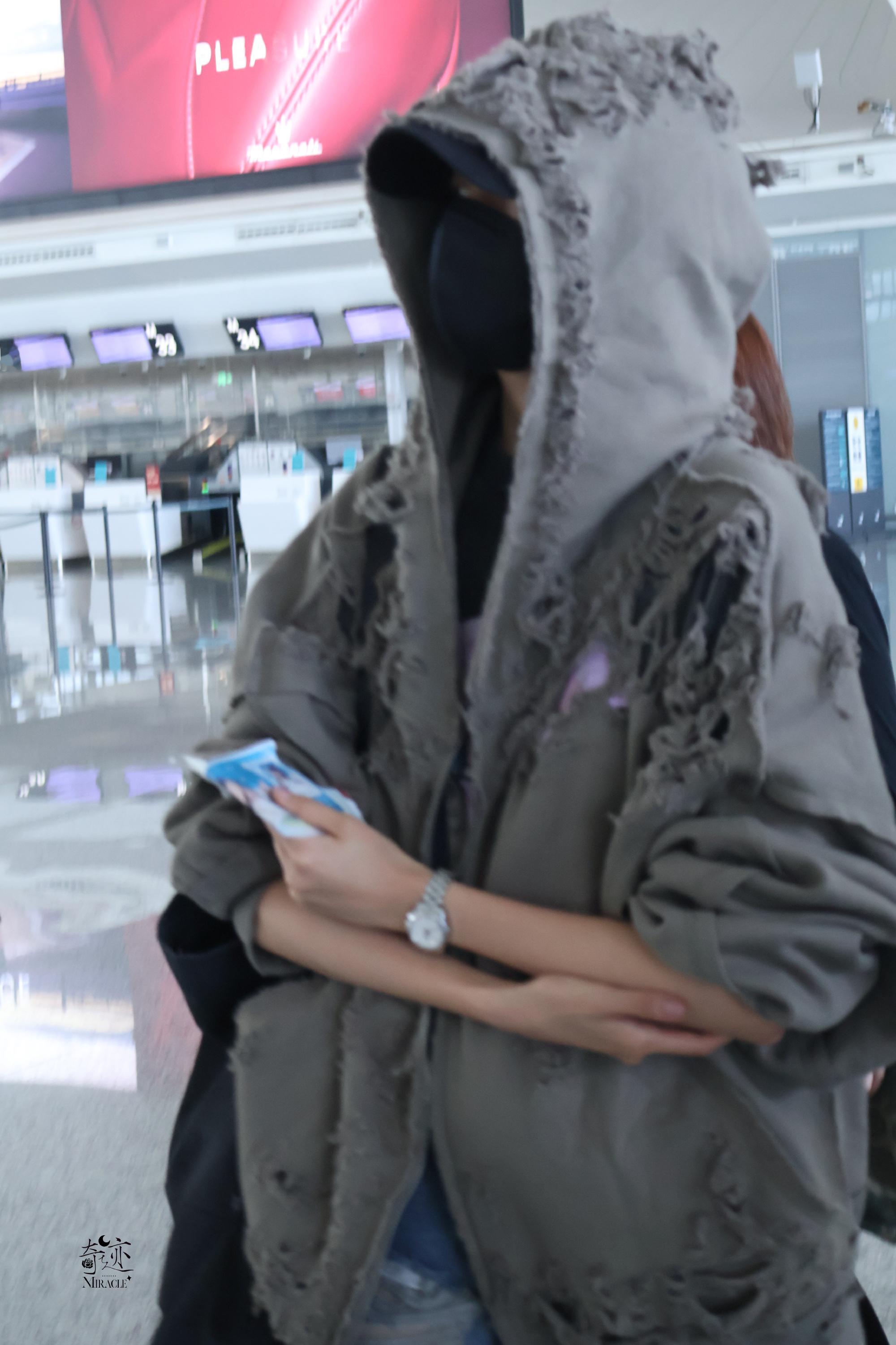 关晓彤手臂关晓彤手臂好细 关晓彤手臂好细，瘦成啥样了🥹连轴转辛苦！ ​​​