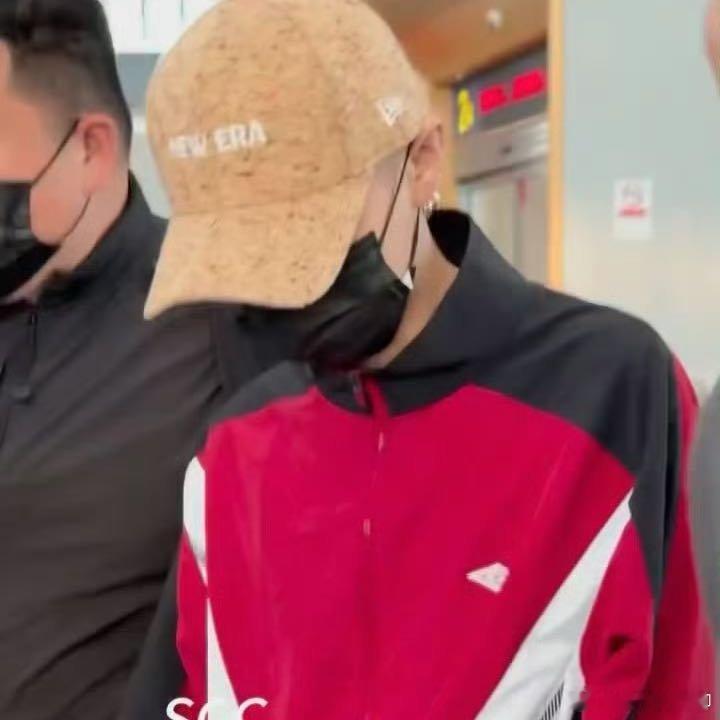 鹿晗头发最短的一次吧哈哈哈哈哈好搞笑 