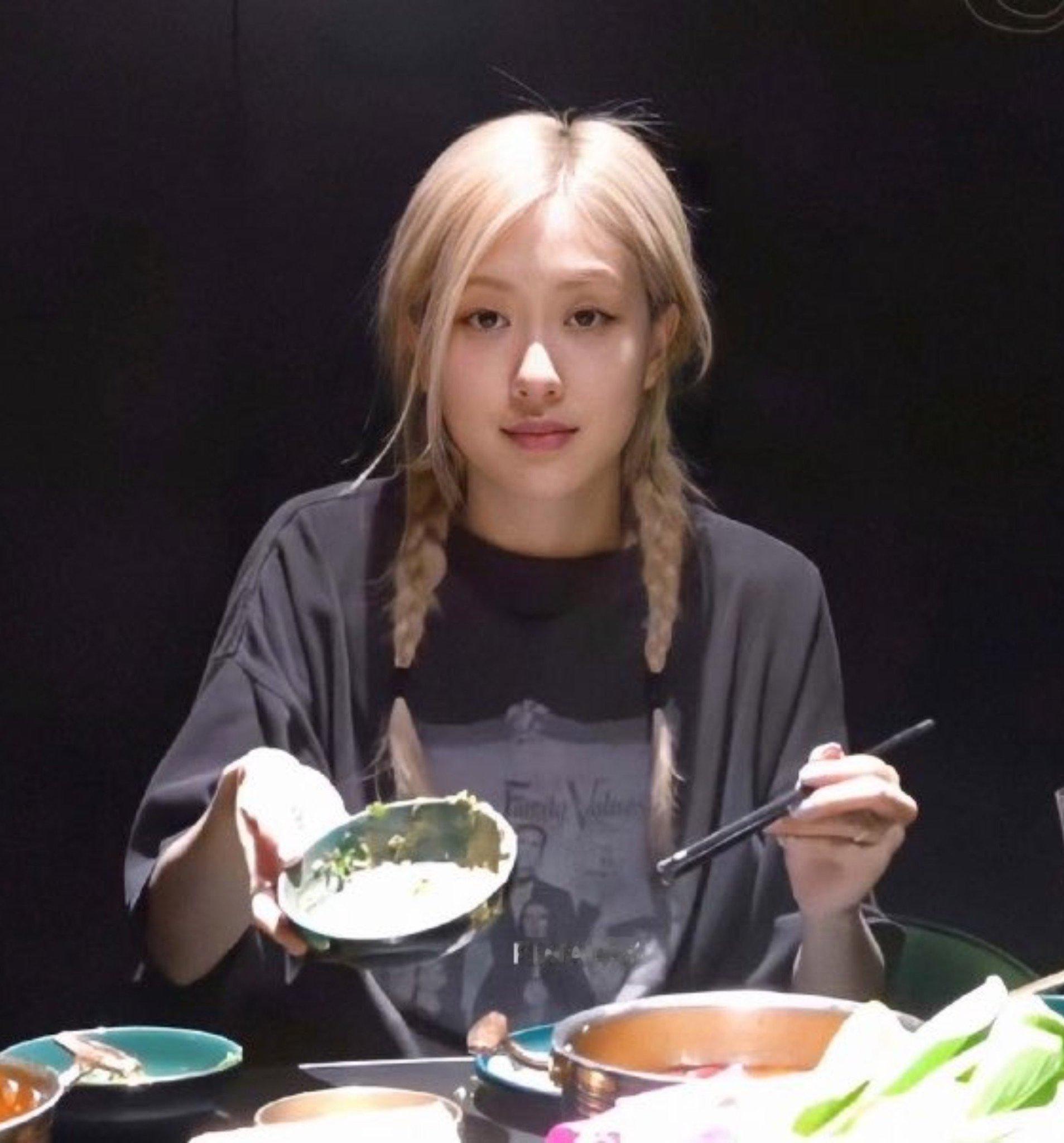 要分手吗？现在…？可是我调的麻酱很好吃欸 