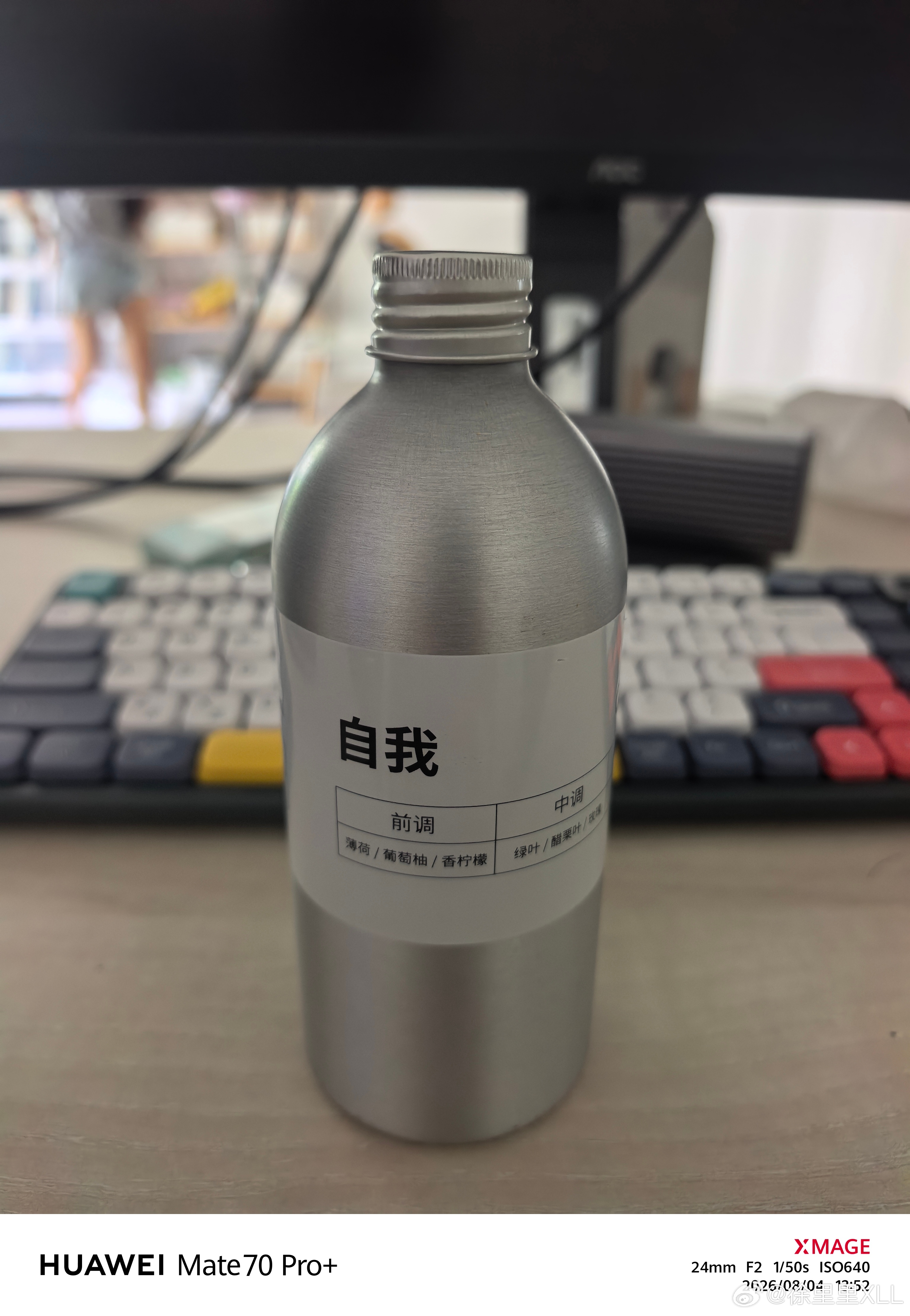 推荐个车载香薰。挑了好久挑到的。在OCE买的。当然。你还得再买个好看的瓶子。