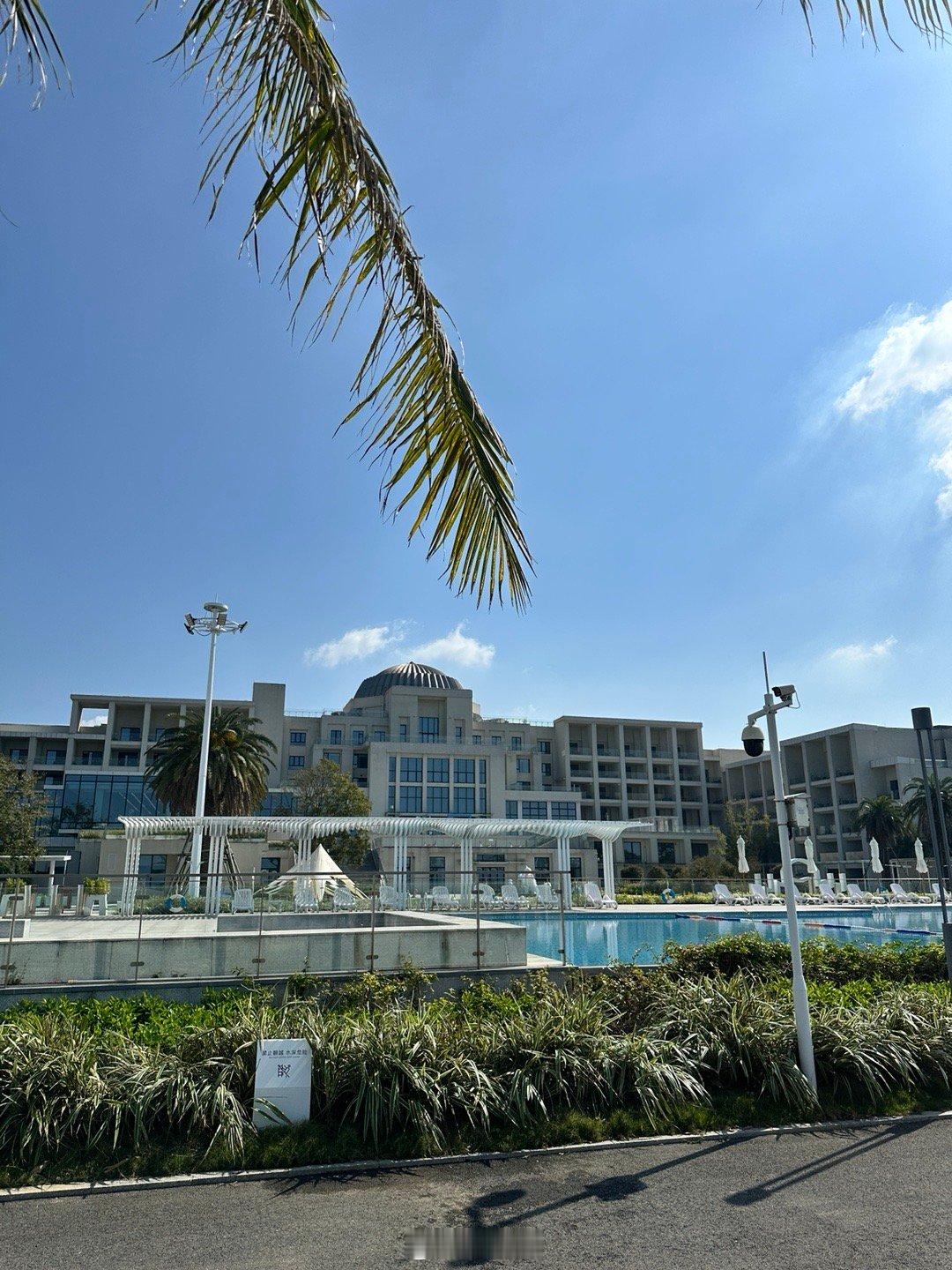 几年前进来海泉湾拍东西，到处都是“烂尾项目”，这次再来真的很惊喜，竟然都盘活了！