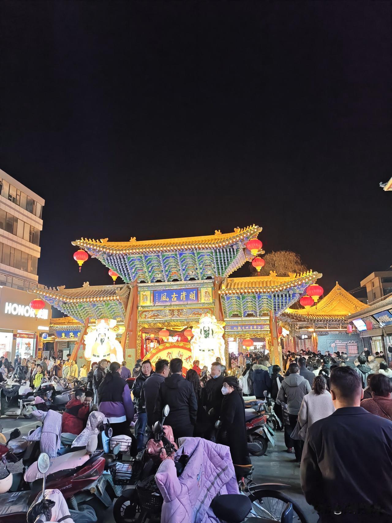 人生哪有什么意义？
无非就是什么年龄干什么活。
小时候好好读书
长大了好好工作