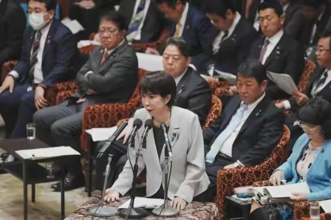 狂妄！高市早苗正在备战，要赌上国运？解放军首批打击目标确定！

日本首相一边对外