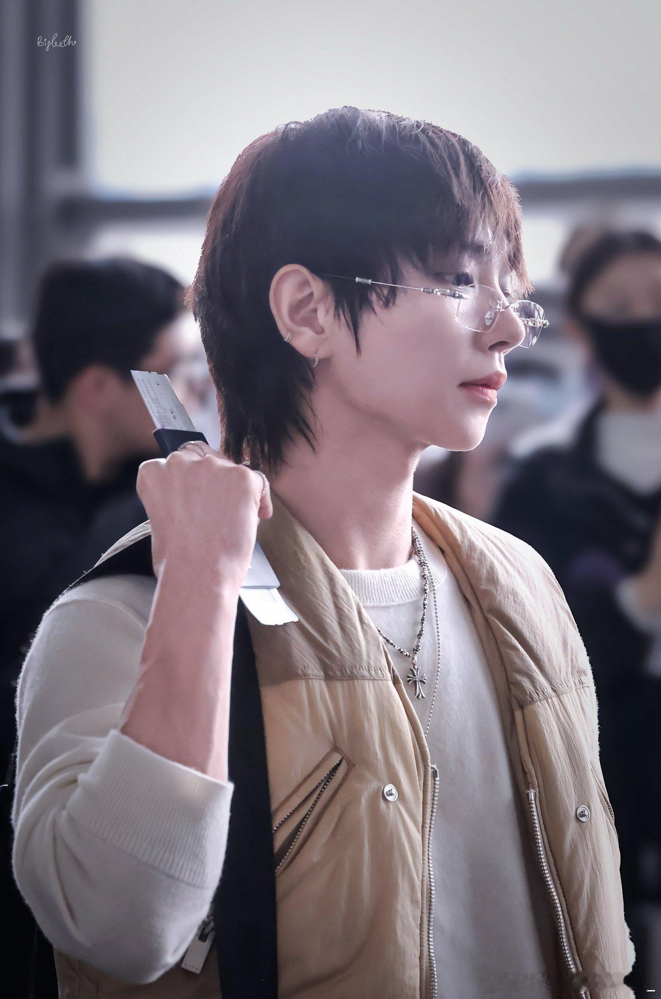 无框眼镜好瑟哦 