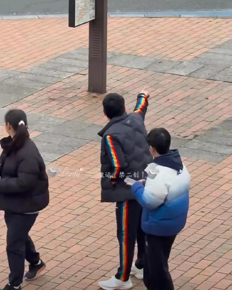 去年Coco带着莎莎参加女子总决赛时，
一起去吃了拉美子拉[偷笑]，
今年又带莎