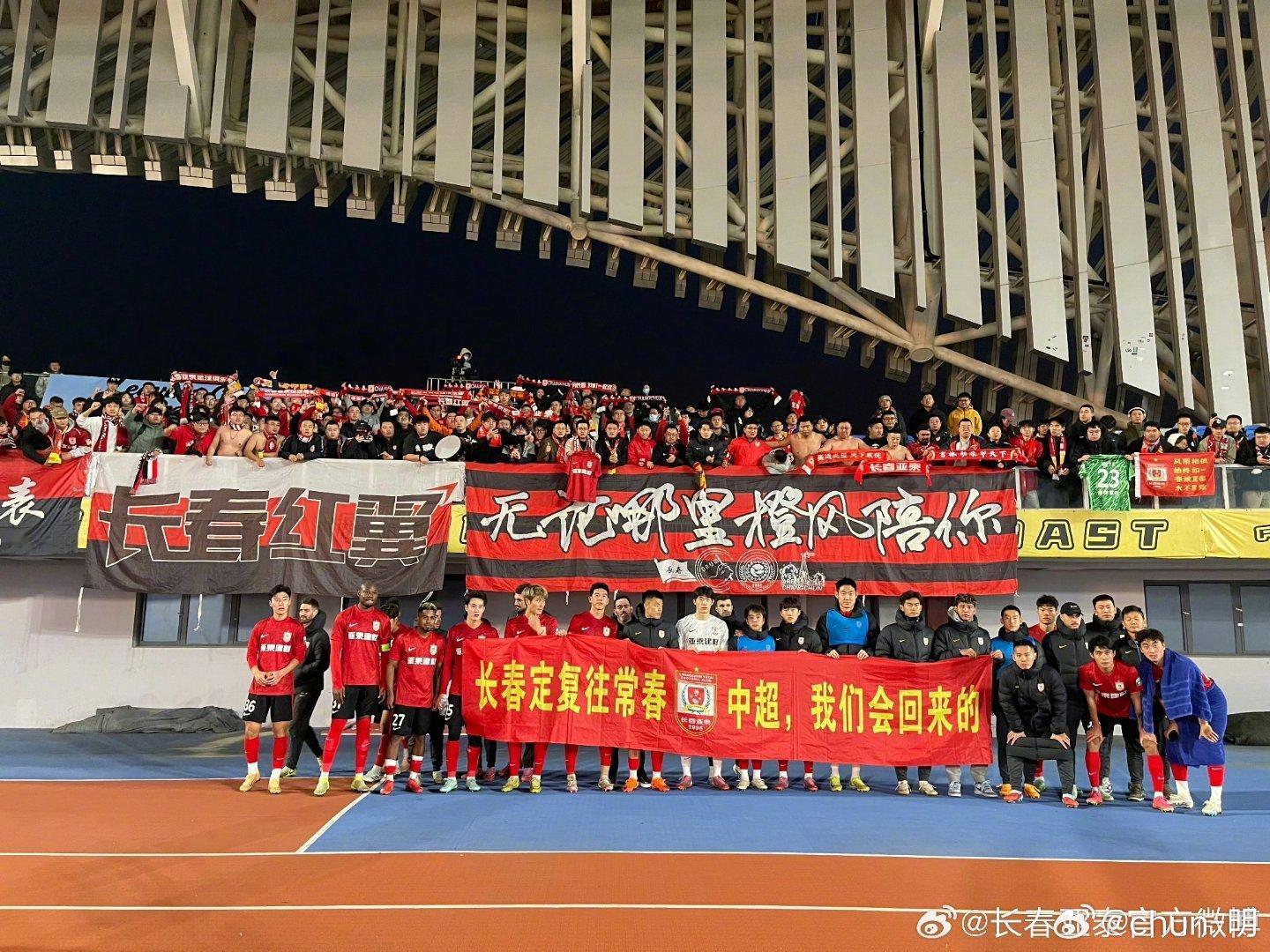 长春亚泰双子星真要确定加盟山东泰山？长春亚泰的年轻U23国脚贺一然与潜力新星玄智