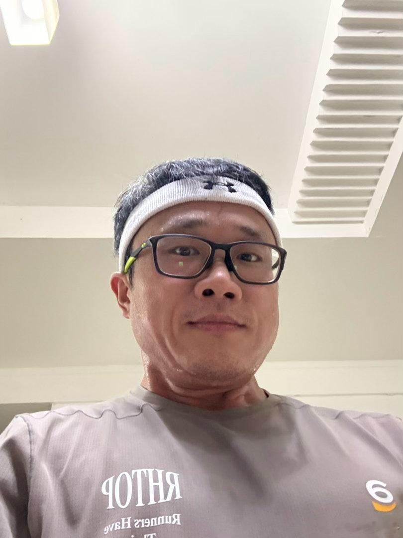 室内打卡，健身打卡 硬拉➕杠铃深蹲➕杠铃划船今天重量来到40公斤。即刻开跑运动就