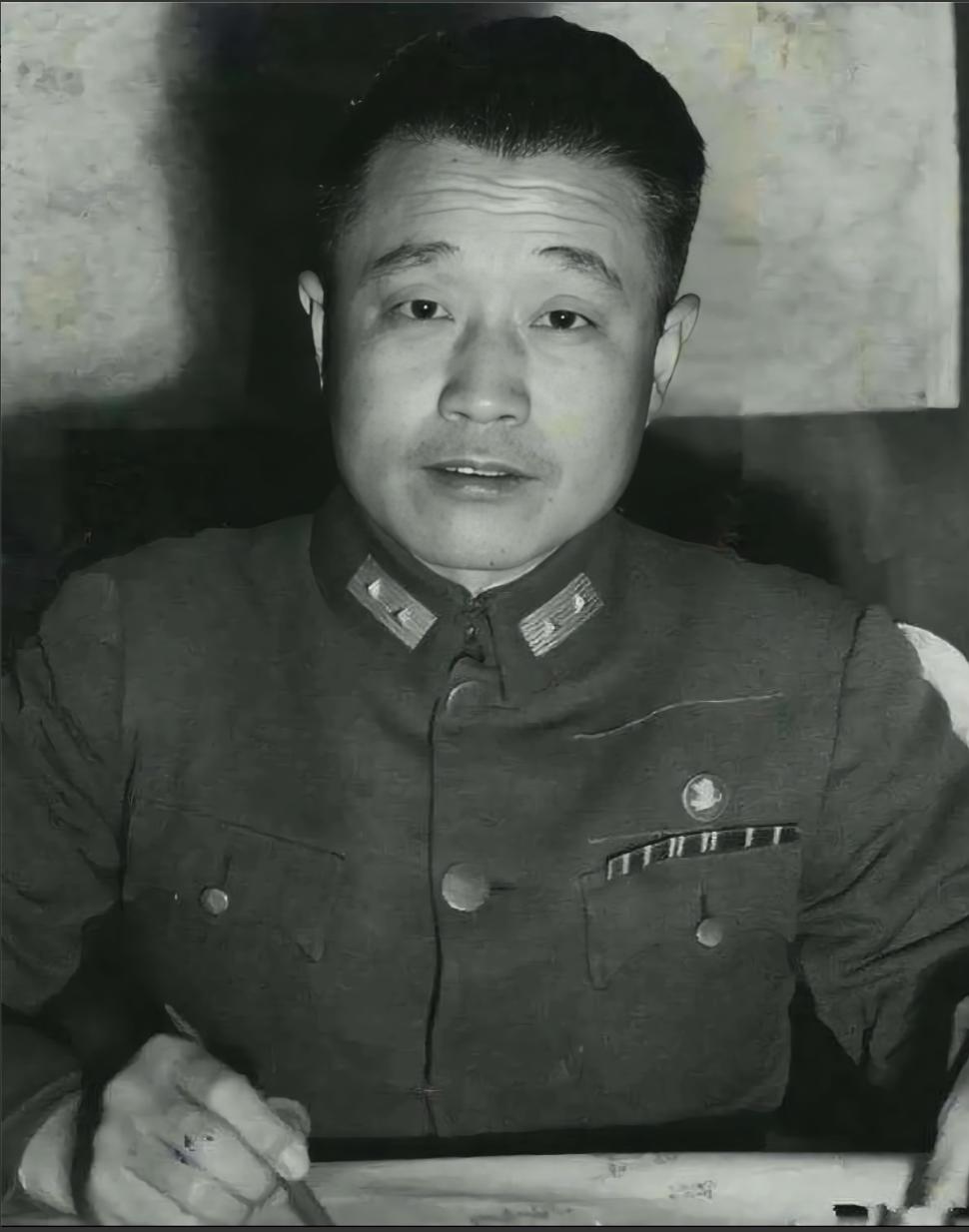 1948年，杜聿明下令枪决7名解放军，文强突然挺身阻拦。多年后，杜聿明含泪致谢：