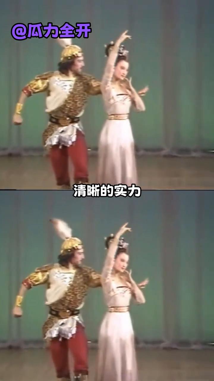 瓜力全开。
一直以为掌上舞就是个传说，没想到第一届桃李杯直接让我开眼了。
你是说