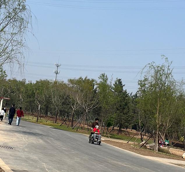 人生的富足不在于通讯录里有多少人，而在于有多少人愿意为你留出心里的一角。

人啊