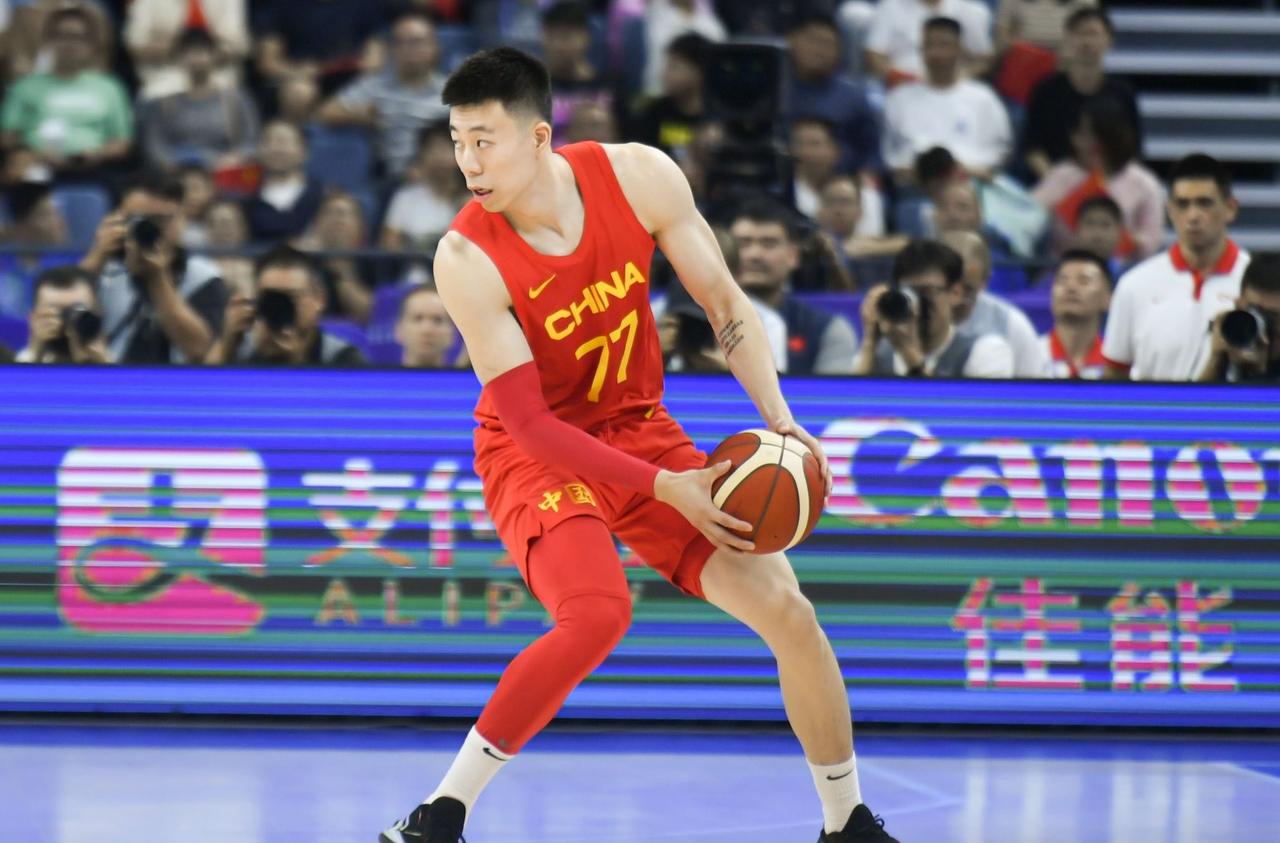 张镇麟真坑啊，全场登场8分钟，3投0中，没有任何得分，只有一次犯规，全场正负值负