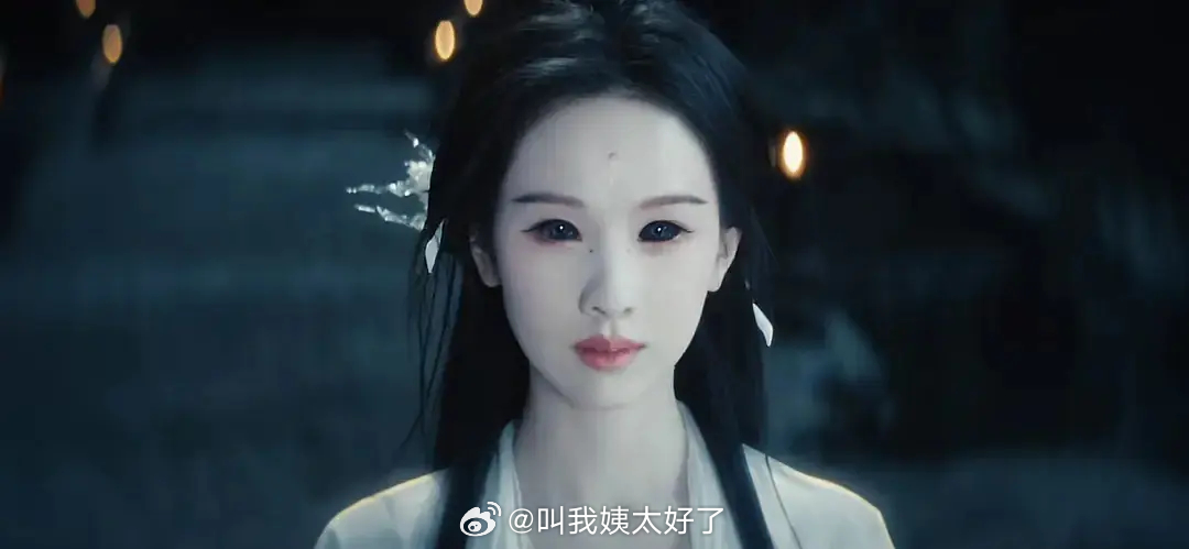 《月鳞绮纪》的黑化竟然就是这种妆造…每个人都要黑化吗？月鳞绮纪定档