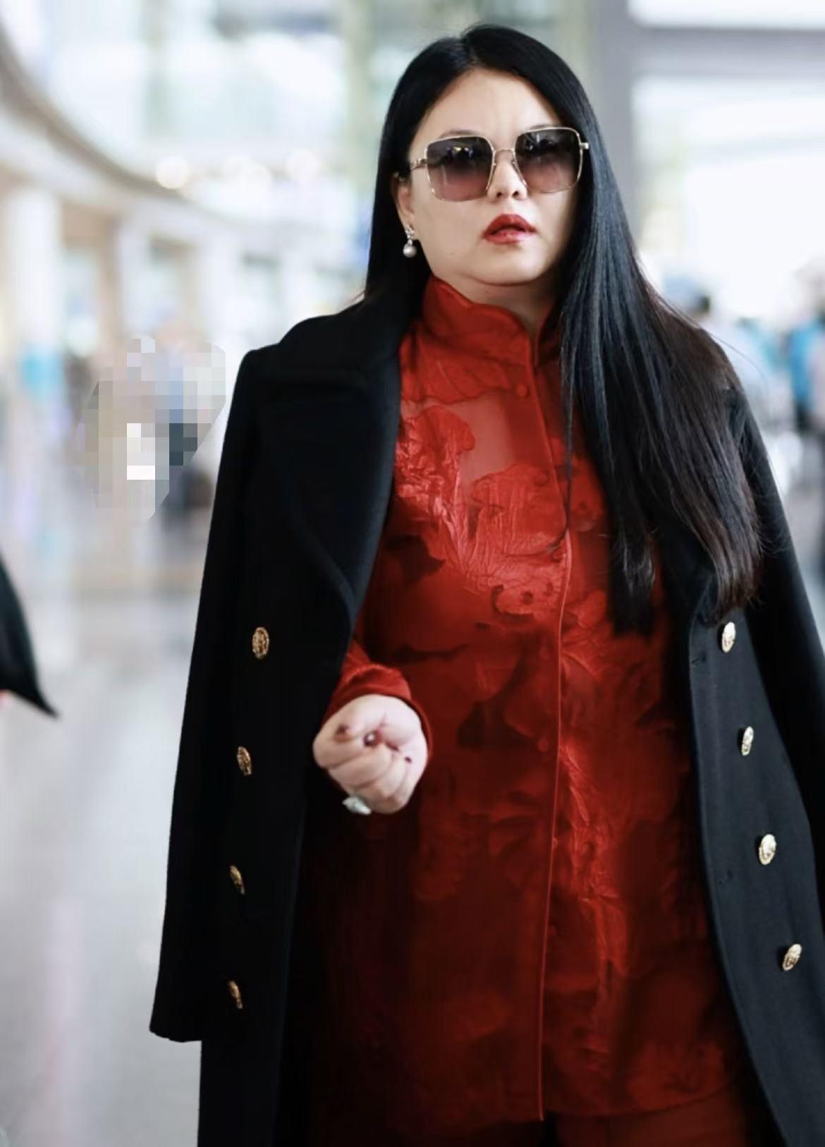 终于明白李湘为什么这么胖了，

不是因为她减不下来，
也不是因为她不想减，

而