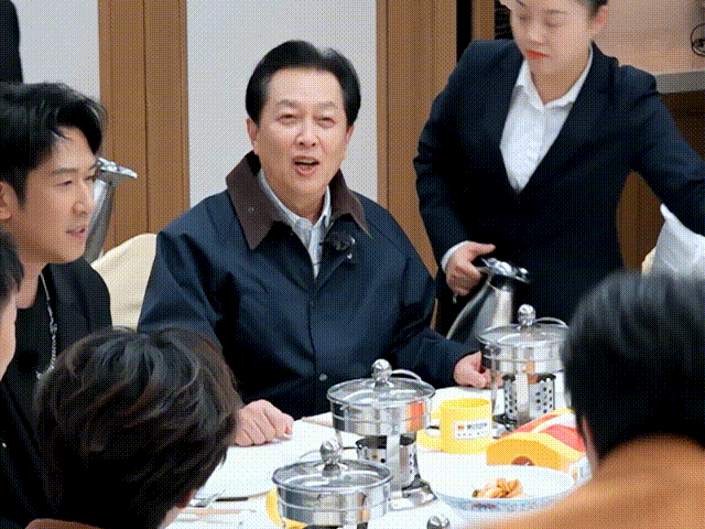 唐国强的认人题库涵盖了半个世纪这梗真的要笑不活了！原本以为他认不清时团已经是笑点