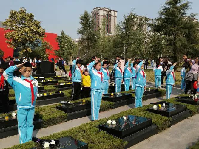 韩复榘被枪决时，身中7弹（头部2弹，身上5弹）。蒋介石知道后，训斥戴笠：“我说过