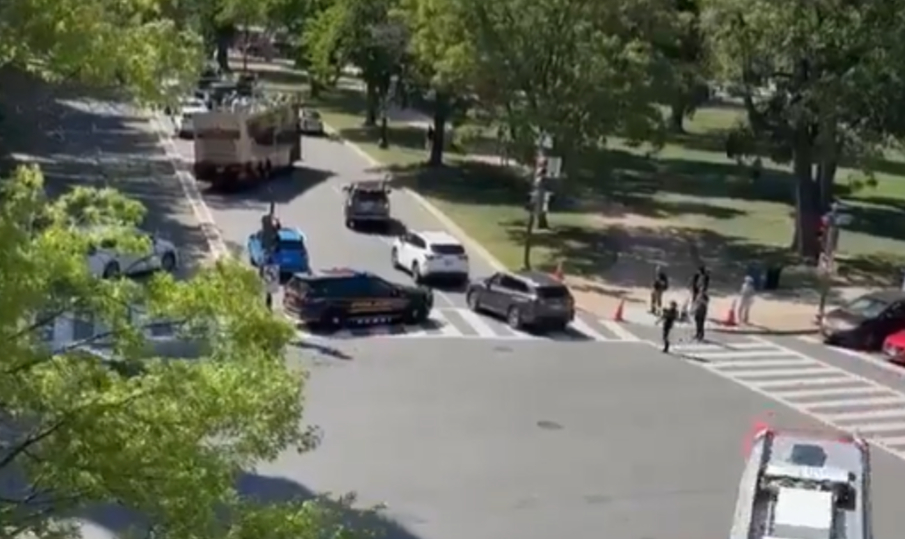 白宫附近爆发激烈枪战，副总统万斯的车队刚刚路过，大批特工赶来包围！据福克斯新闻（
