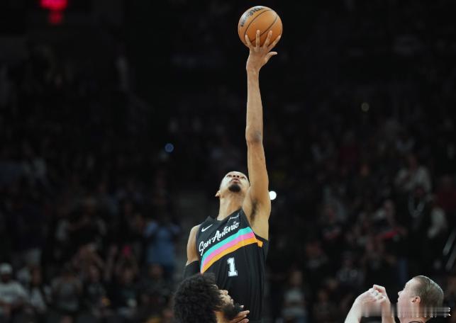 近日，前NBA球员丹尼·格林在《NBA Today》节目中谈到了文班亚马的季后赛