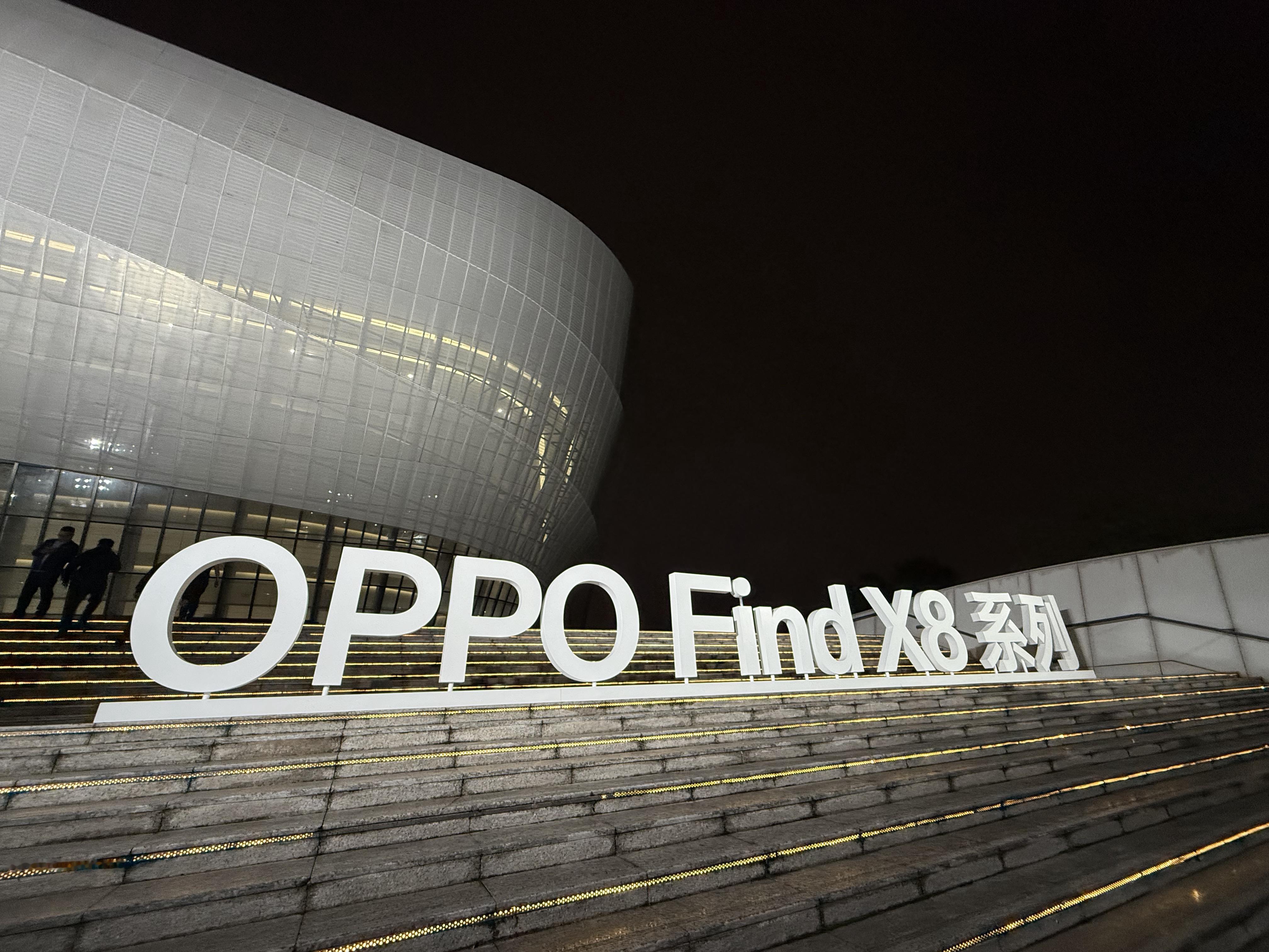 到OPPO Find X8系列发布会现场了，这次发布会场地布置好松弛[泪]不愧是