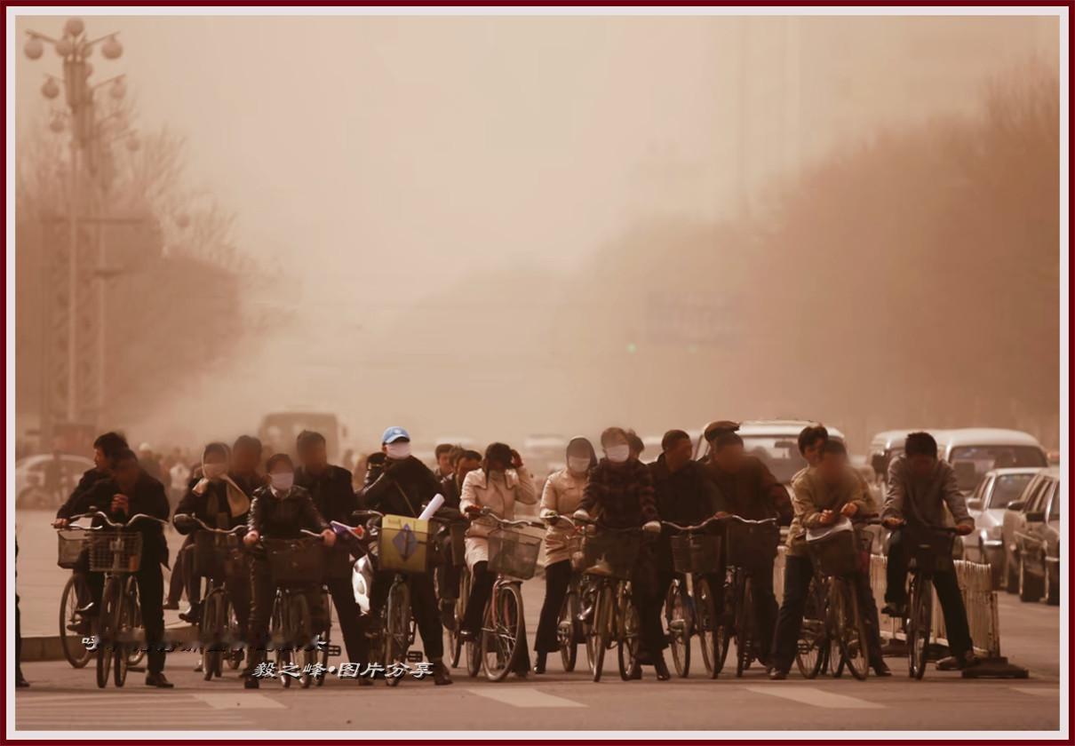 呼和浩特那些年的街头
青城旧影 从小生活在呼市的人们无一例外的都感受过图片中的情