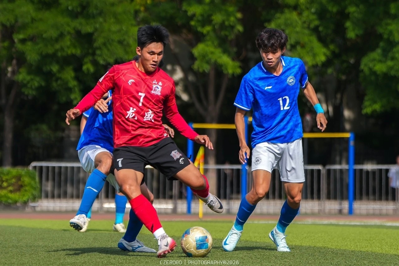 6月11日下午，2025‑2026全国青少年校园足球四级联赛大学甲组半决赛首回合