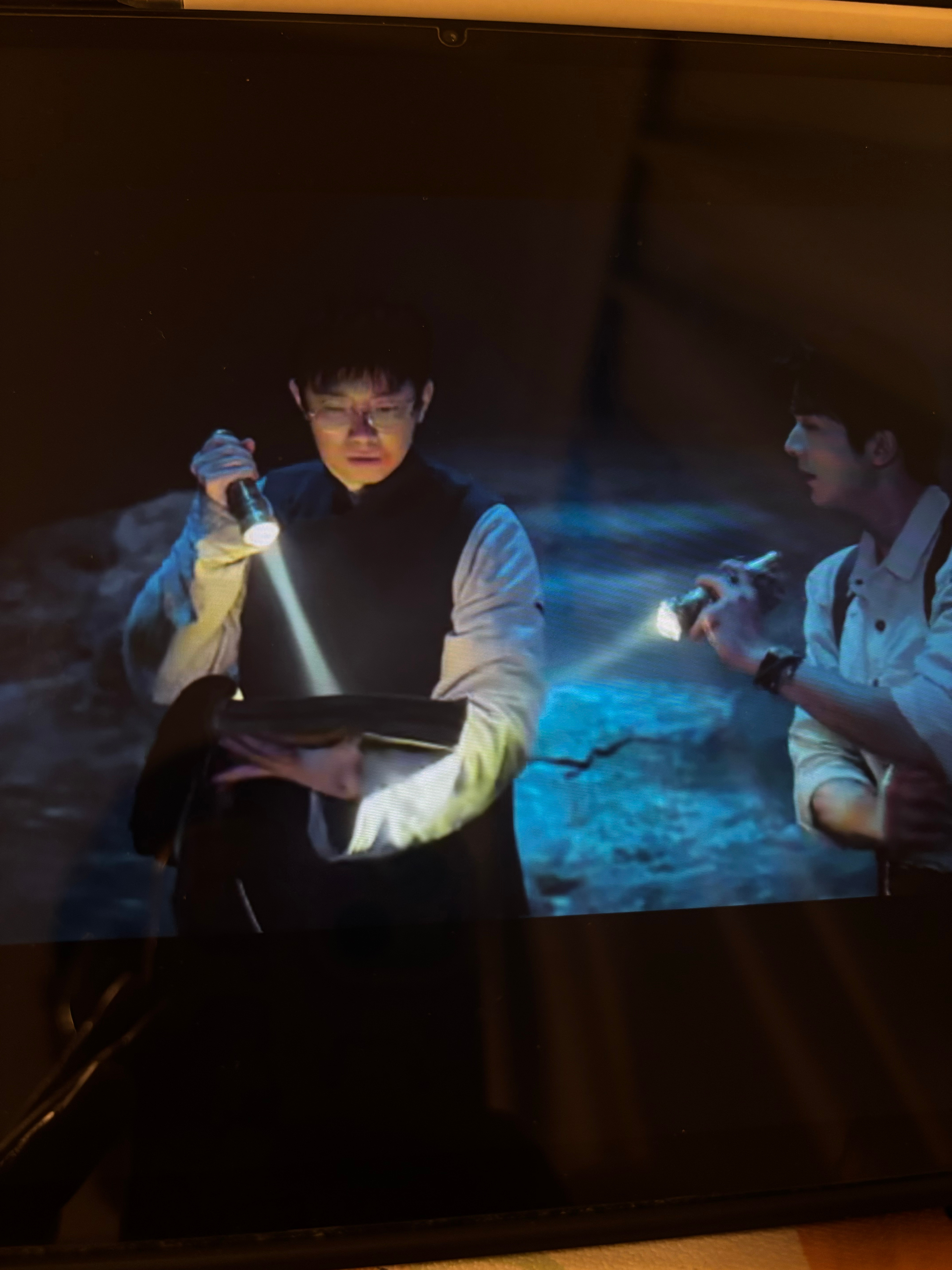 笑死了 南部档案 这几集 这个“表弟”的戏份好多他和张新成在一起的戏份 是真搞笑
