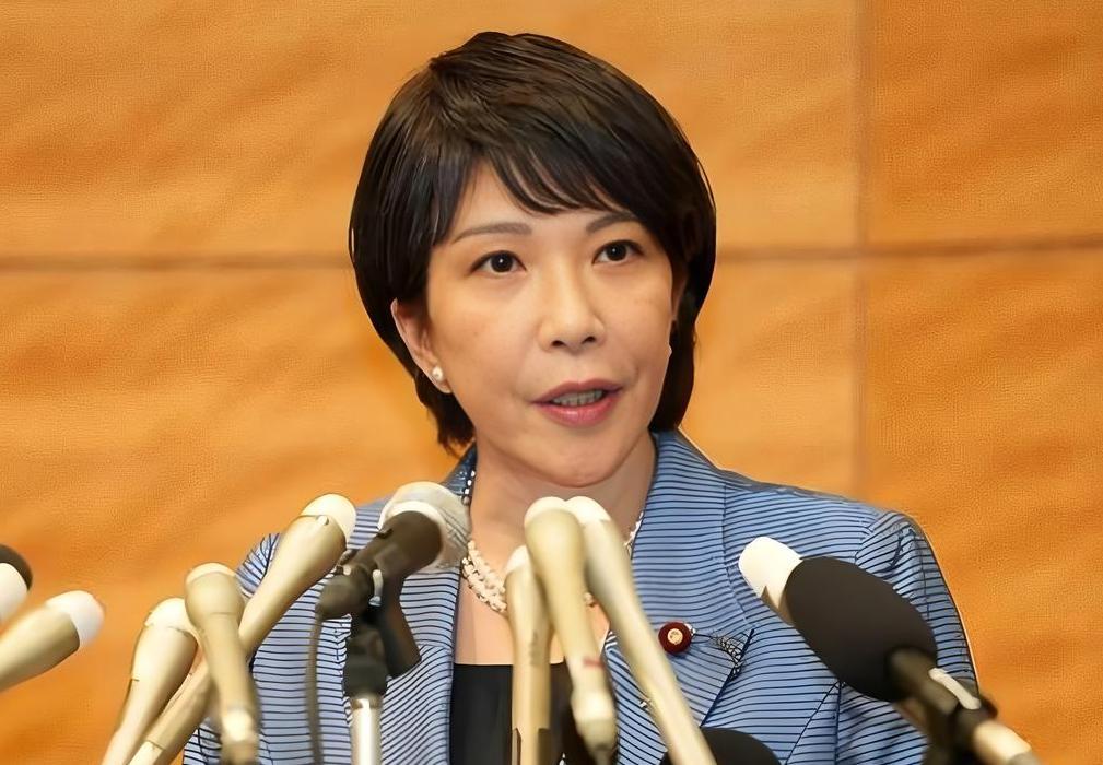 据CCTV国际时讯消息，今天（8月15日），日本首相高市早苗向靖国神社供奉“玉串