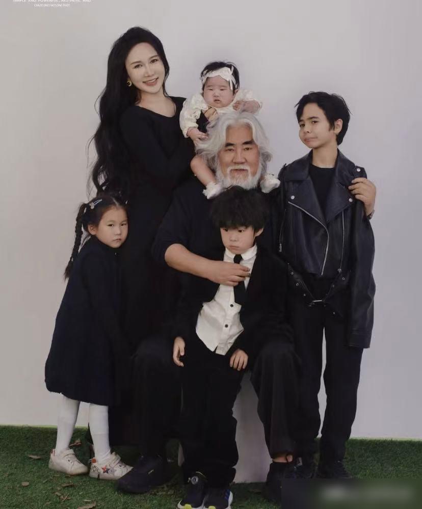 还要生第五个？43岁杜星霖刚点头，旁边74岁的张纪中，脸上的表情瞬间凝固了。