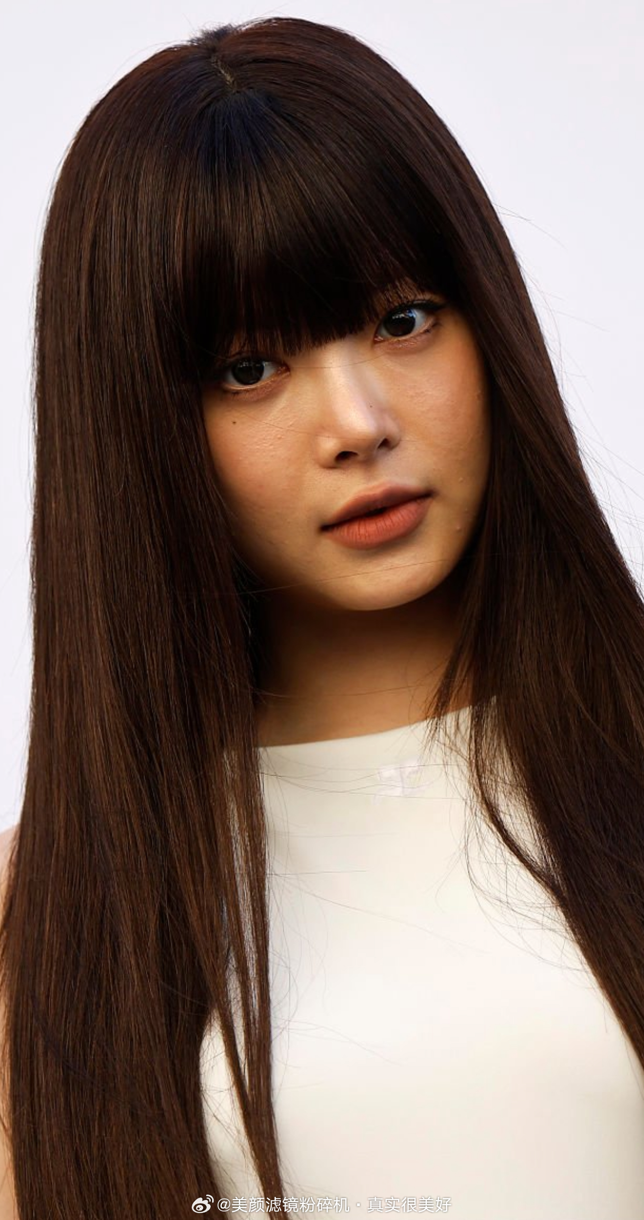 洪恩採巴黎时装周新闻生图 