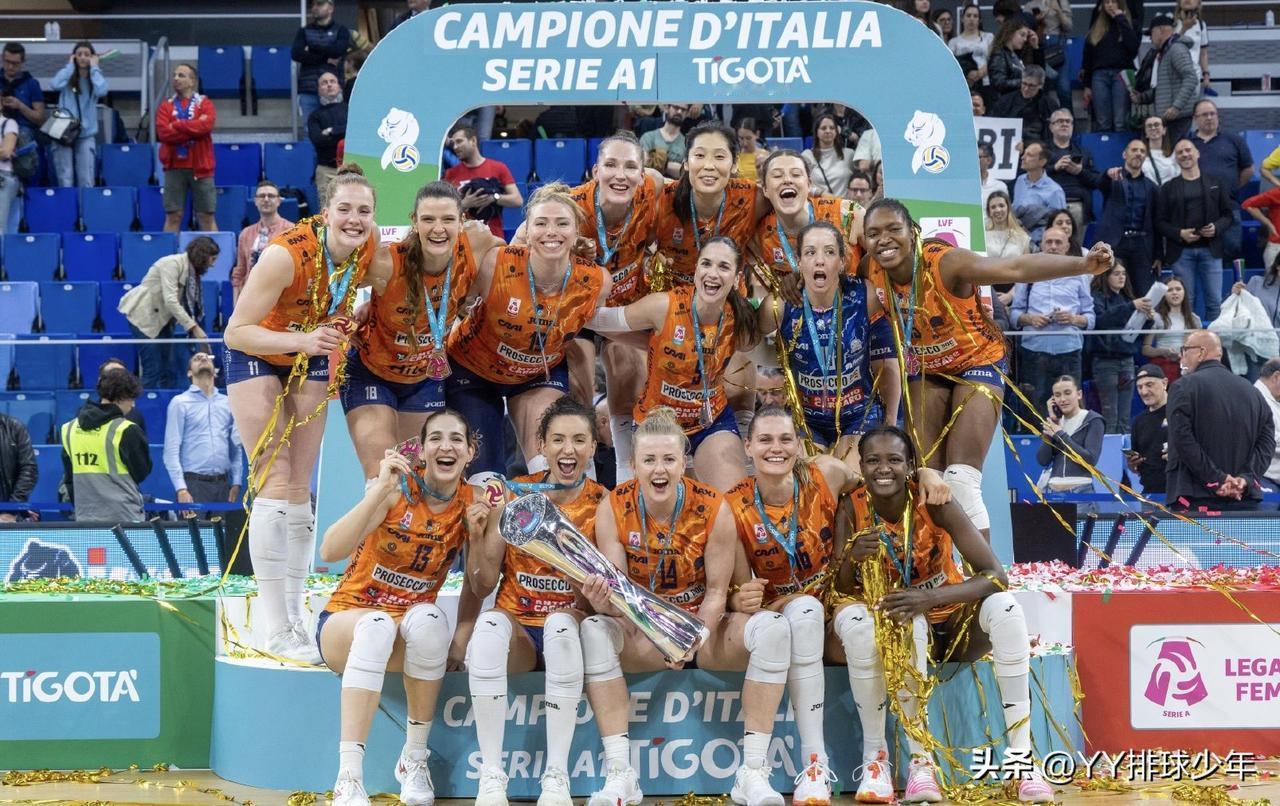 科内利亚诺豪取意甲第9冠，朱婷再铸辉煌！本赛季她以扣球成功率、效率双榜第一的统治