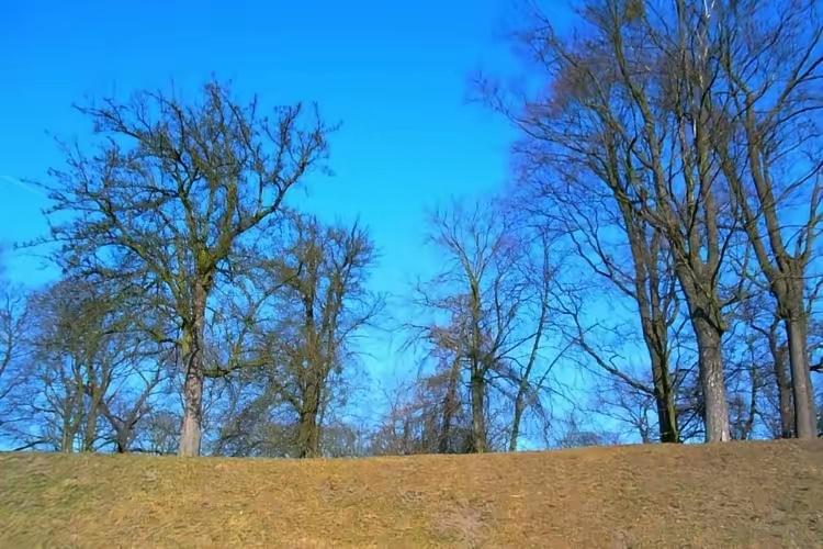男人花自己的钱，女人都会生气，因为他的钱也是她的。