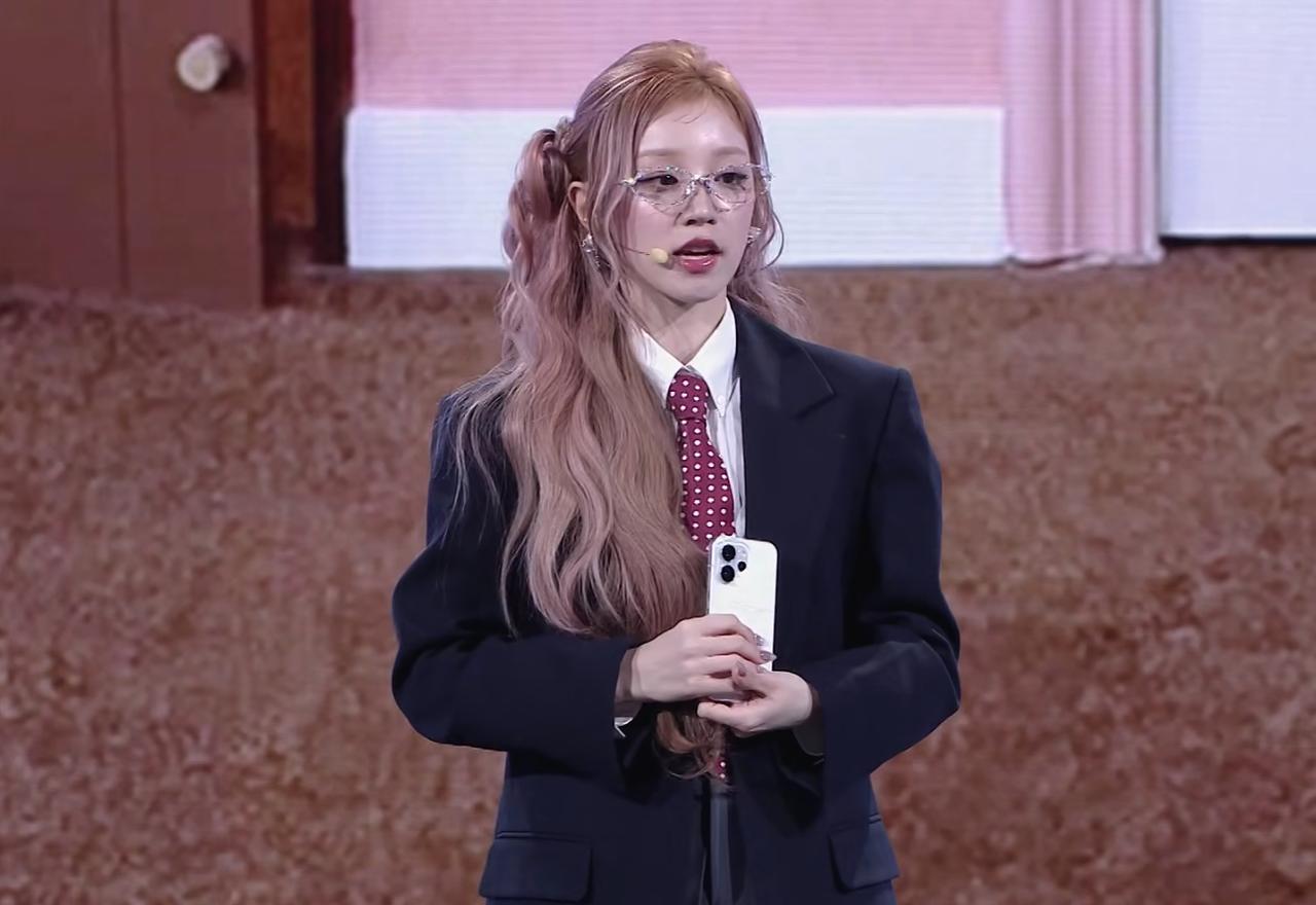 Reno15：6.32 英寸直屏，重187g
Reno15 Pro：6.78 英